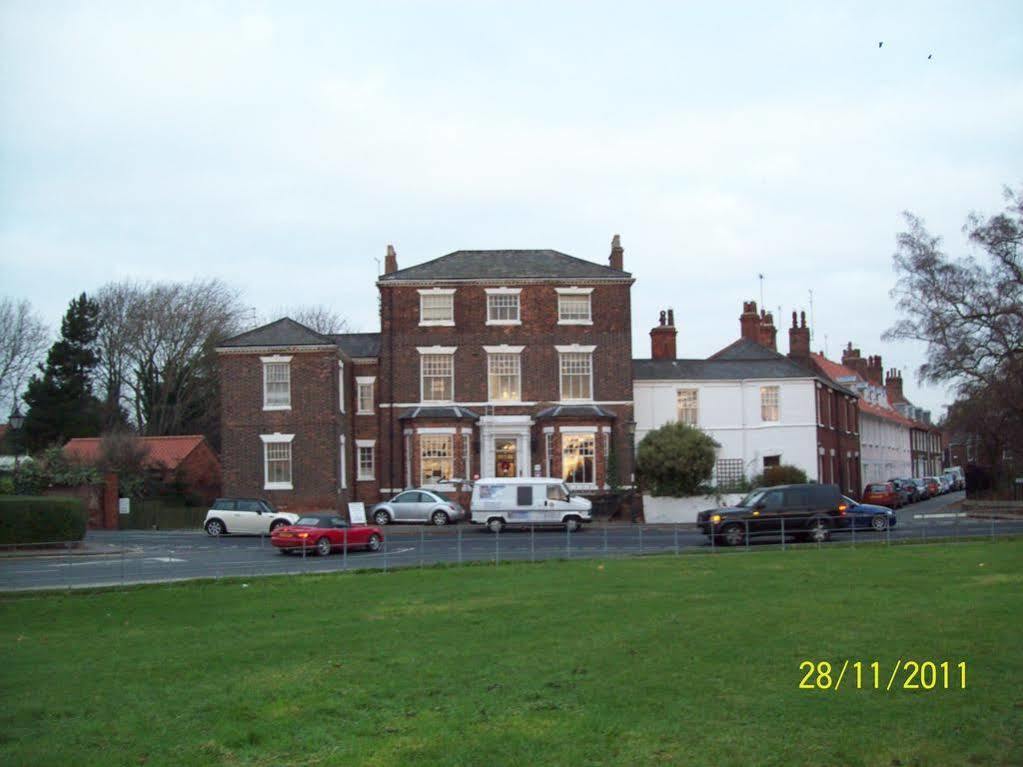 Minster Garth 3*